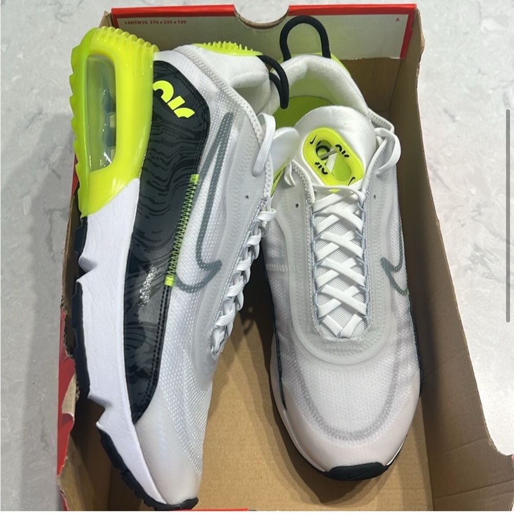 New with tags men’s Size 13 Nike air max 2090.